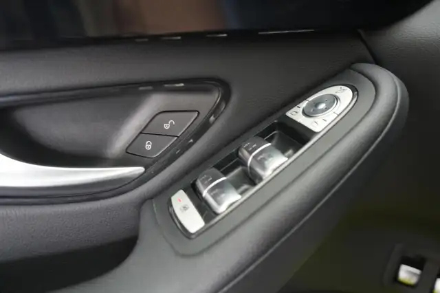 Mercedes-Benz GLC view 30