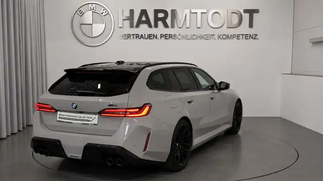 BMW M5 view 5