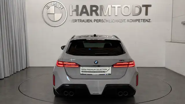 BMW M5 view 4