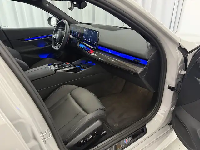 BMW M5 view 8