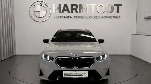 BMW M5 view 6