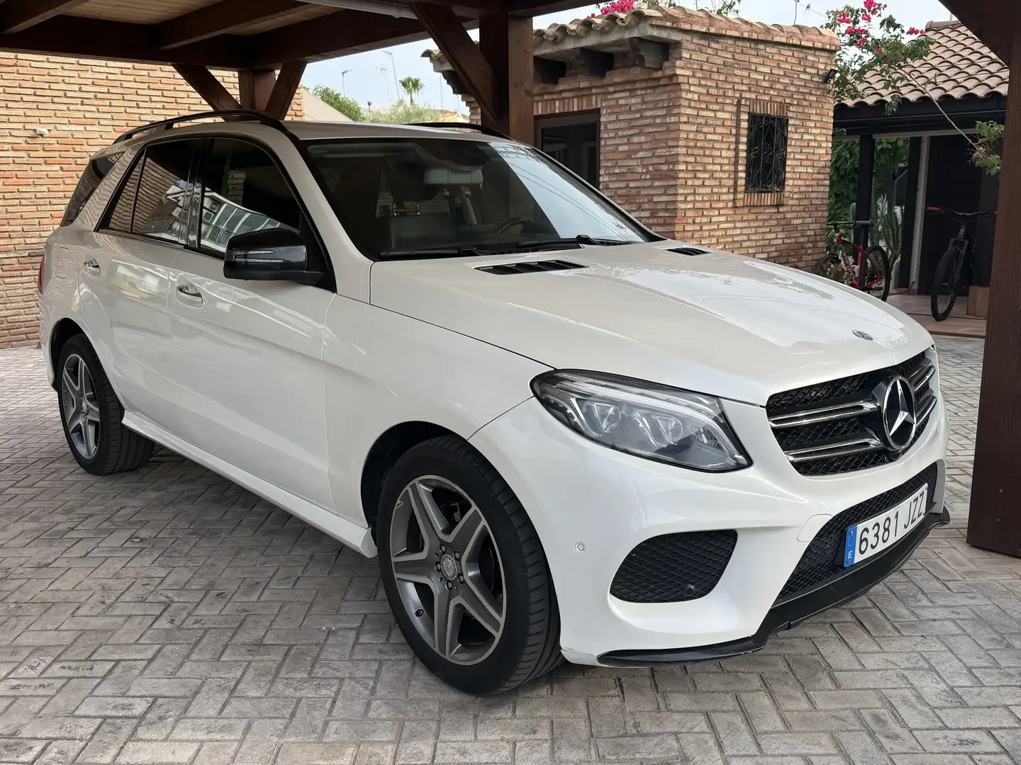Mercedes-Benz GLE 250 250d 4Matic Aut. AMG - 2