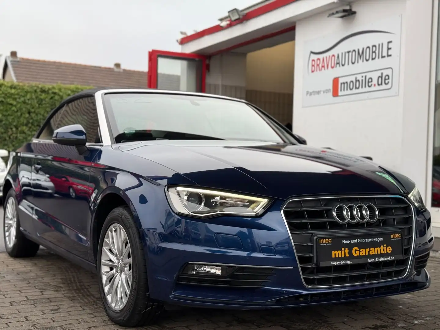 Audi A3 Cabriolet 1.6TDI/ALCANTARA/NAVI/SHZ/BIXENON+ Blau - 2