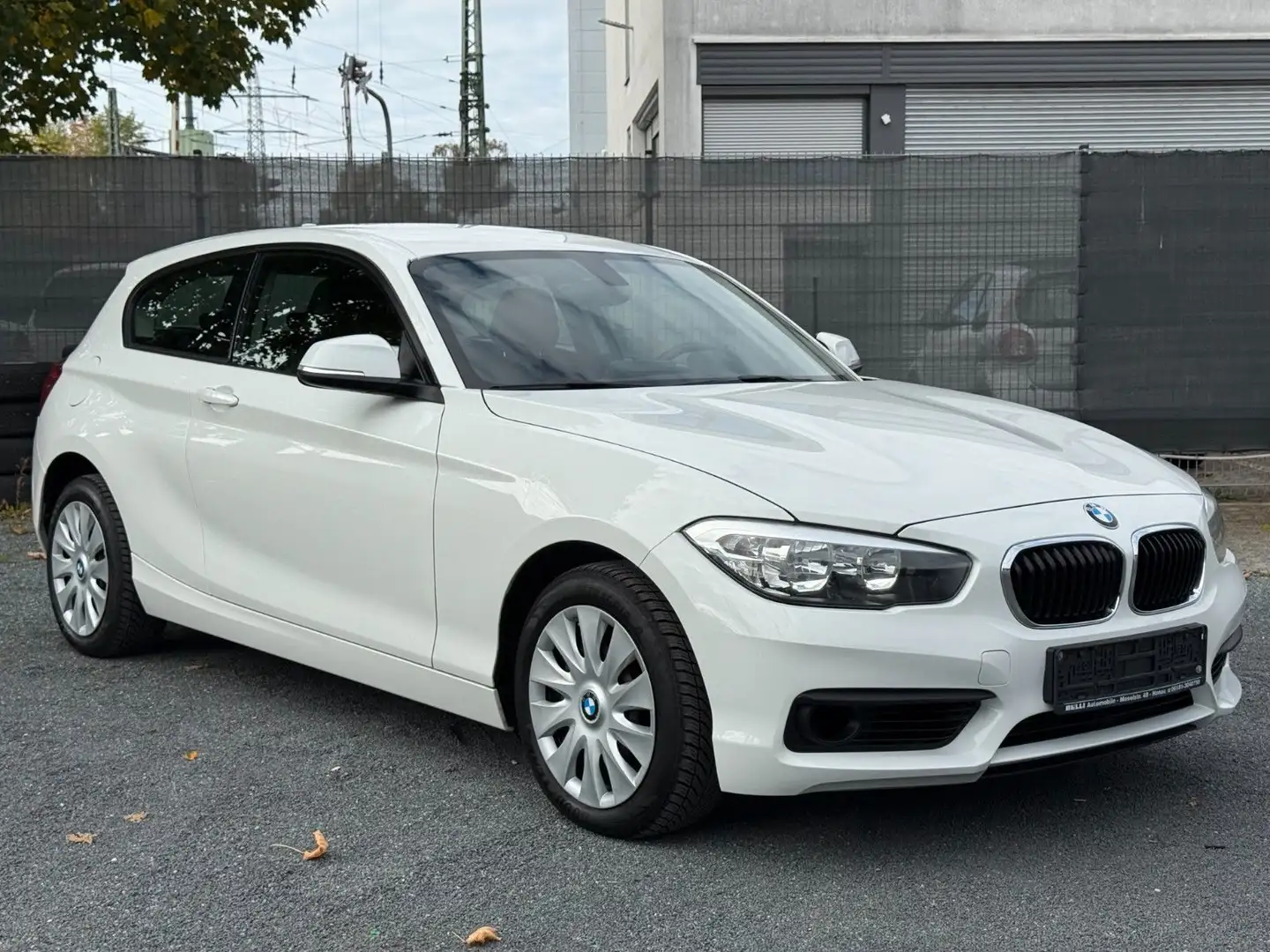 BMW 120 i ADVANTAGE / AUTOMATIK / 1 HAND / PDC / Bianco - 1