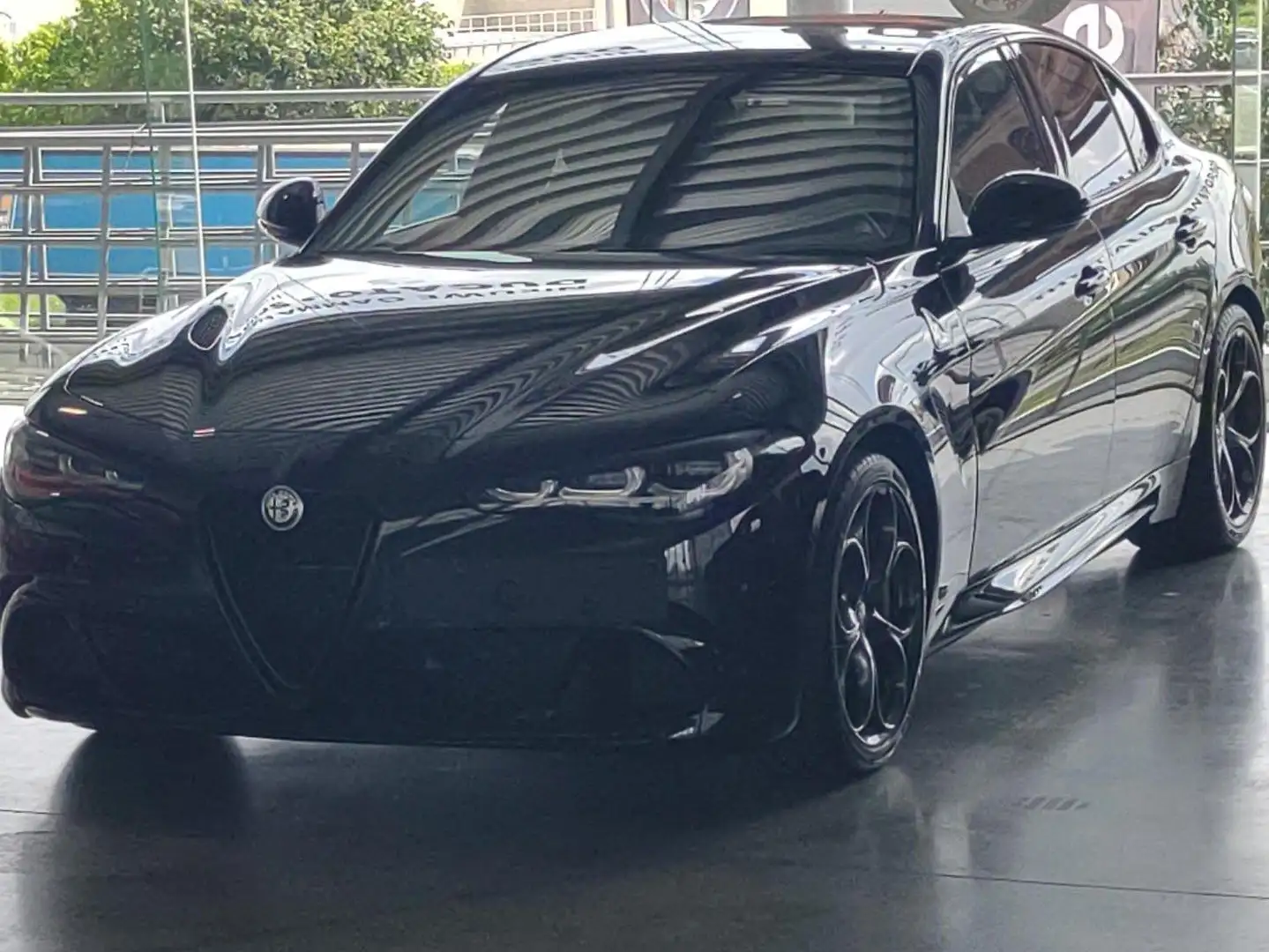 Alfa Romeo Giulia Giulia 2.9 V6 Bi-Turbo AT8 Quadrifoglio Noir - 1