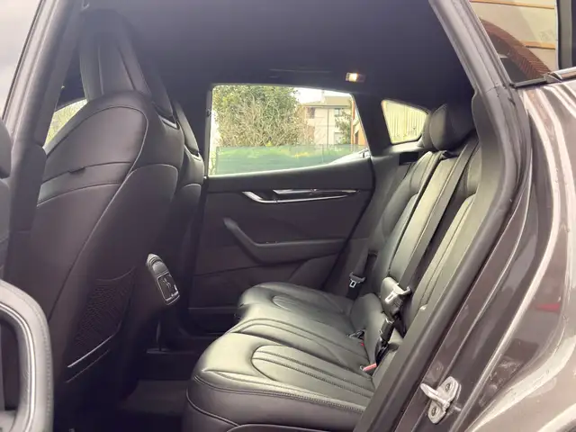 Maserati Levante view 6