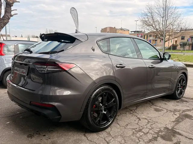 Maserati Levante view 3