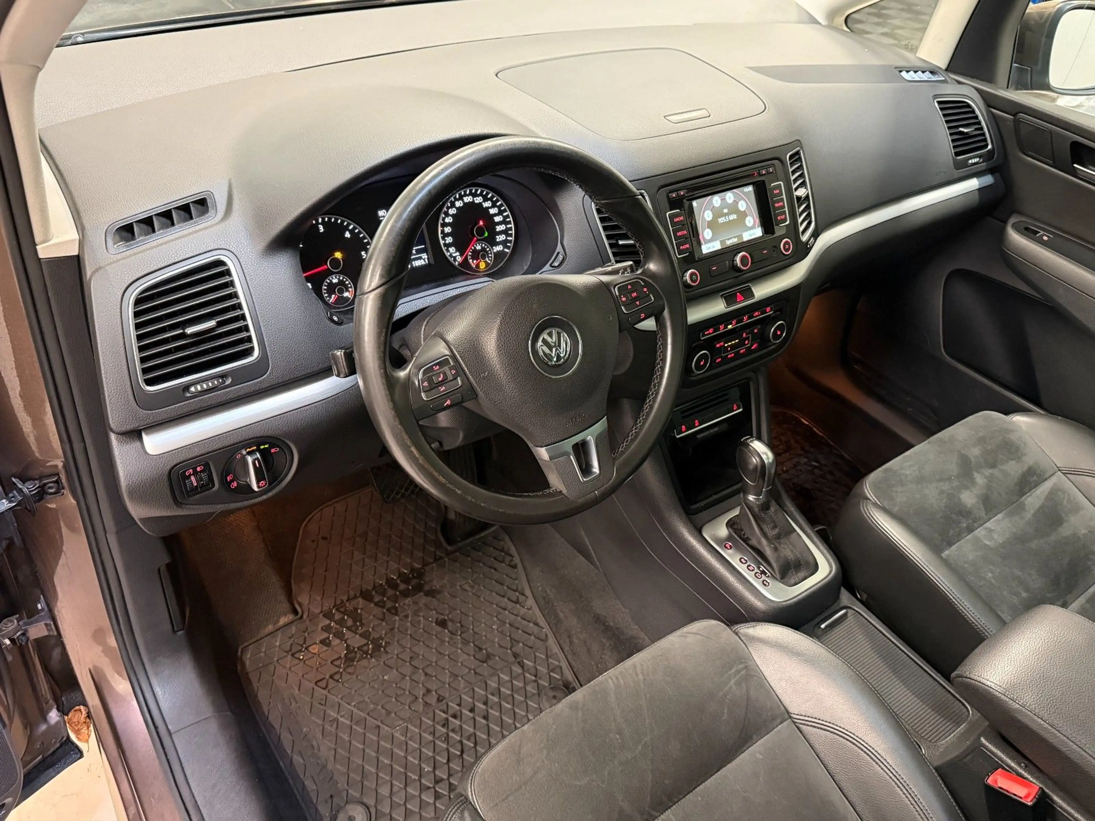 Volkswagen Sharan 2.0 TDI Highline BMT / PANORAMA / 7 SITZE — photo 6