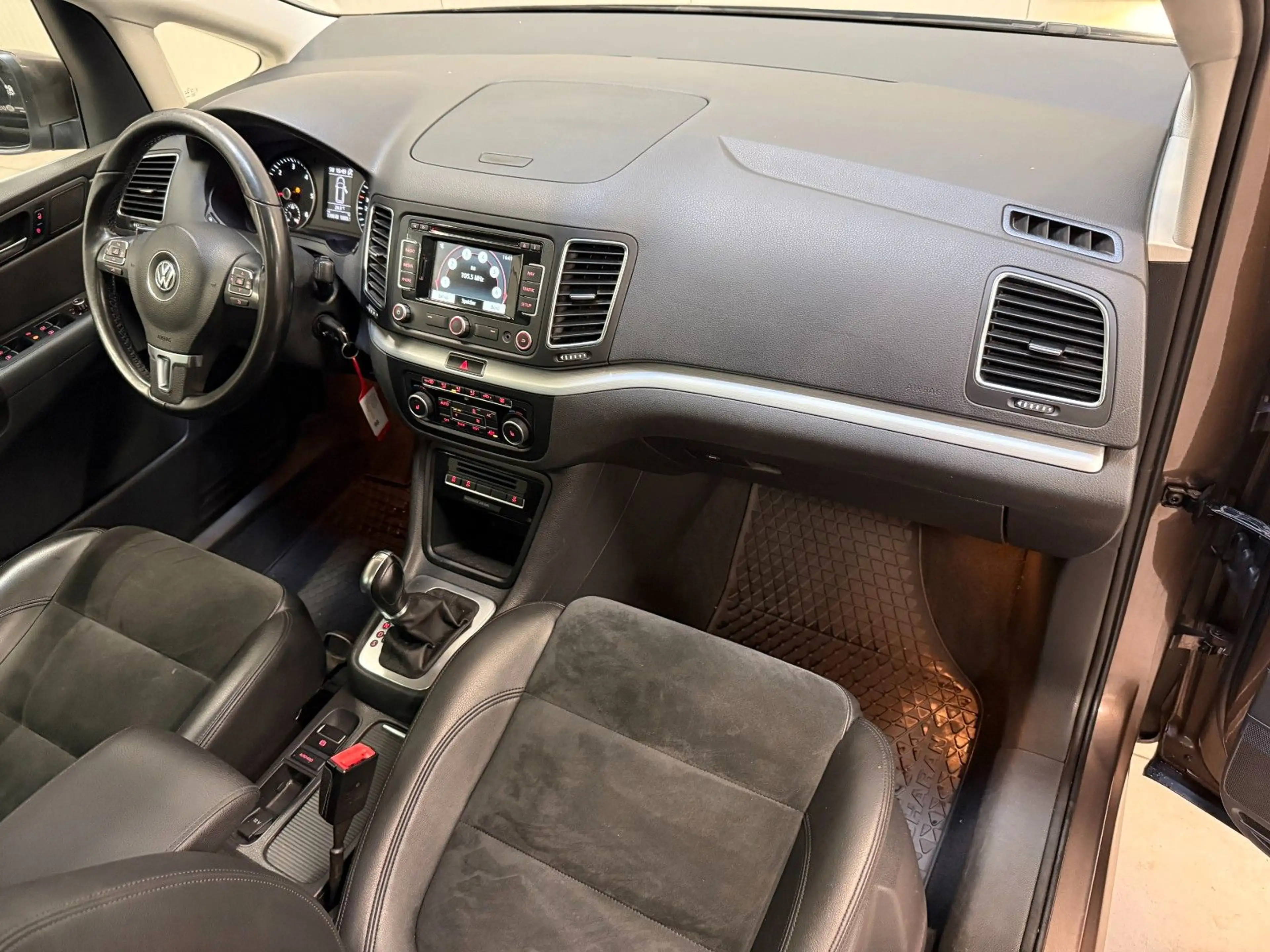 Volkswagen Sharan 2.0 TDI Highline BMT / PANORAMA / 7 SITZE — photo 7