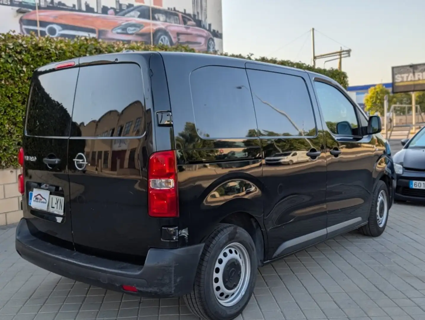 Opel Vivaro Furgón 1.5D M Carga Standard Express 100 Negro - 2