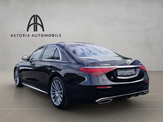 Mercedes-Benz S-Class view 7
