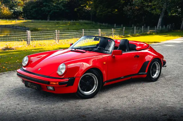 Porsche 911 view 3