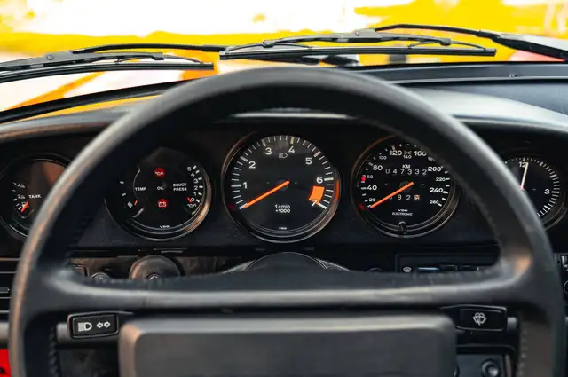 Porsche 911 view 17