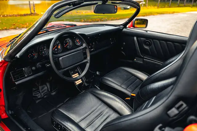 Porsche 911 view 12
