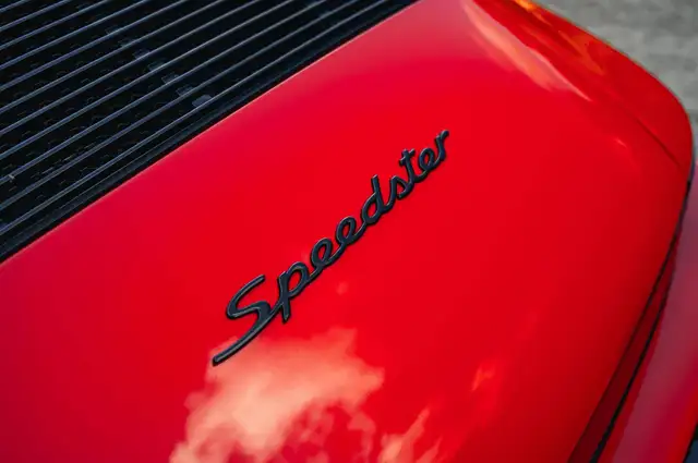 Porsche 911 view 24