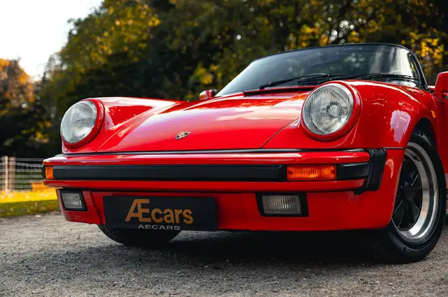 Porsche 911 view 18