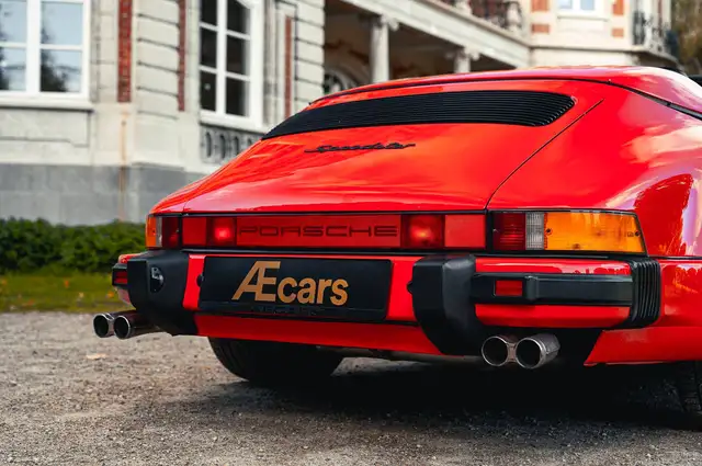 Porsche 911 view 25
