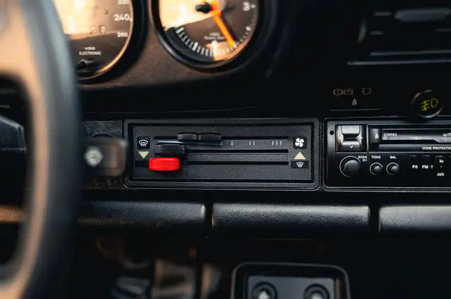 Porsche 911 view 16