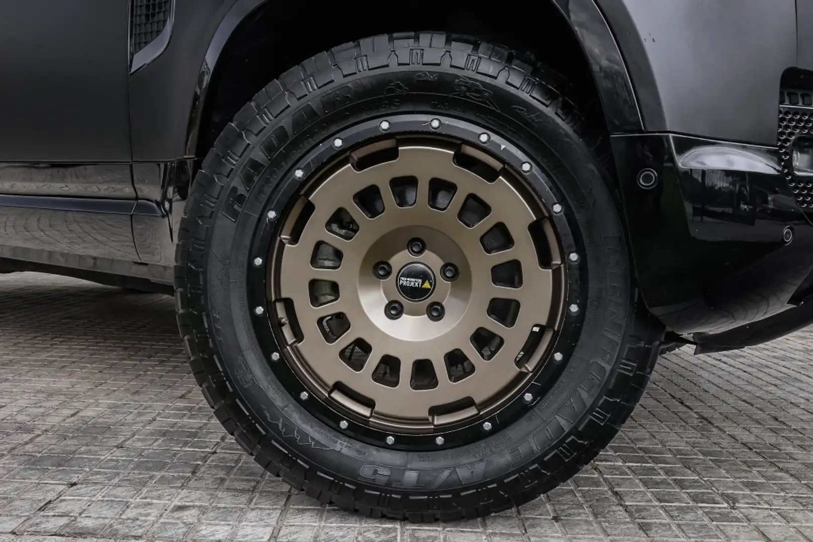 Land Rover Defender 110 3.0D l6 MHEV Hard Top Standard AWD Aut. 250 - 2