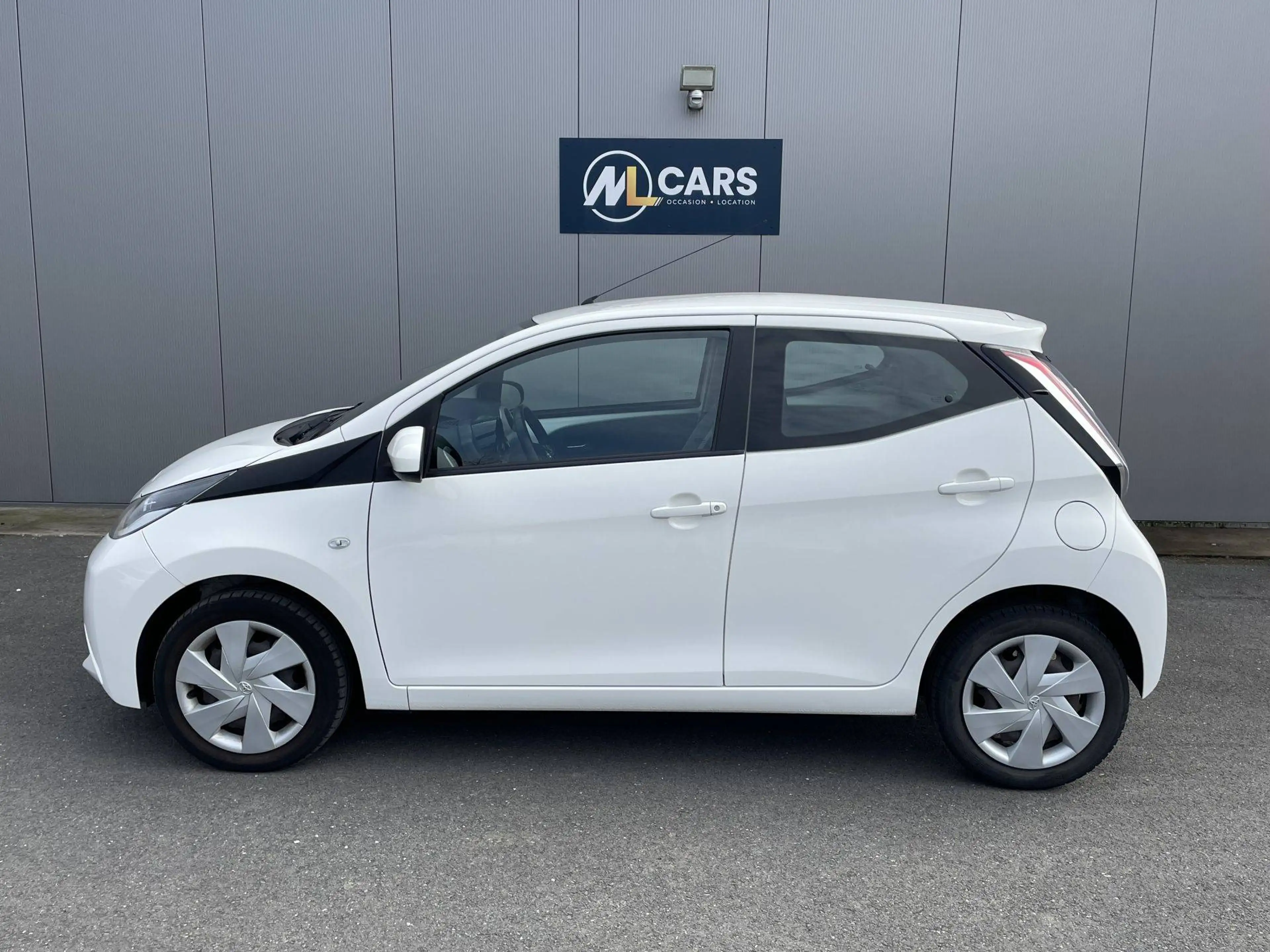 Toyota Aygo 1.0X-PLAY 5 PORTES — photo 4