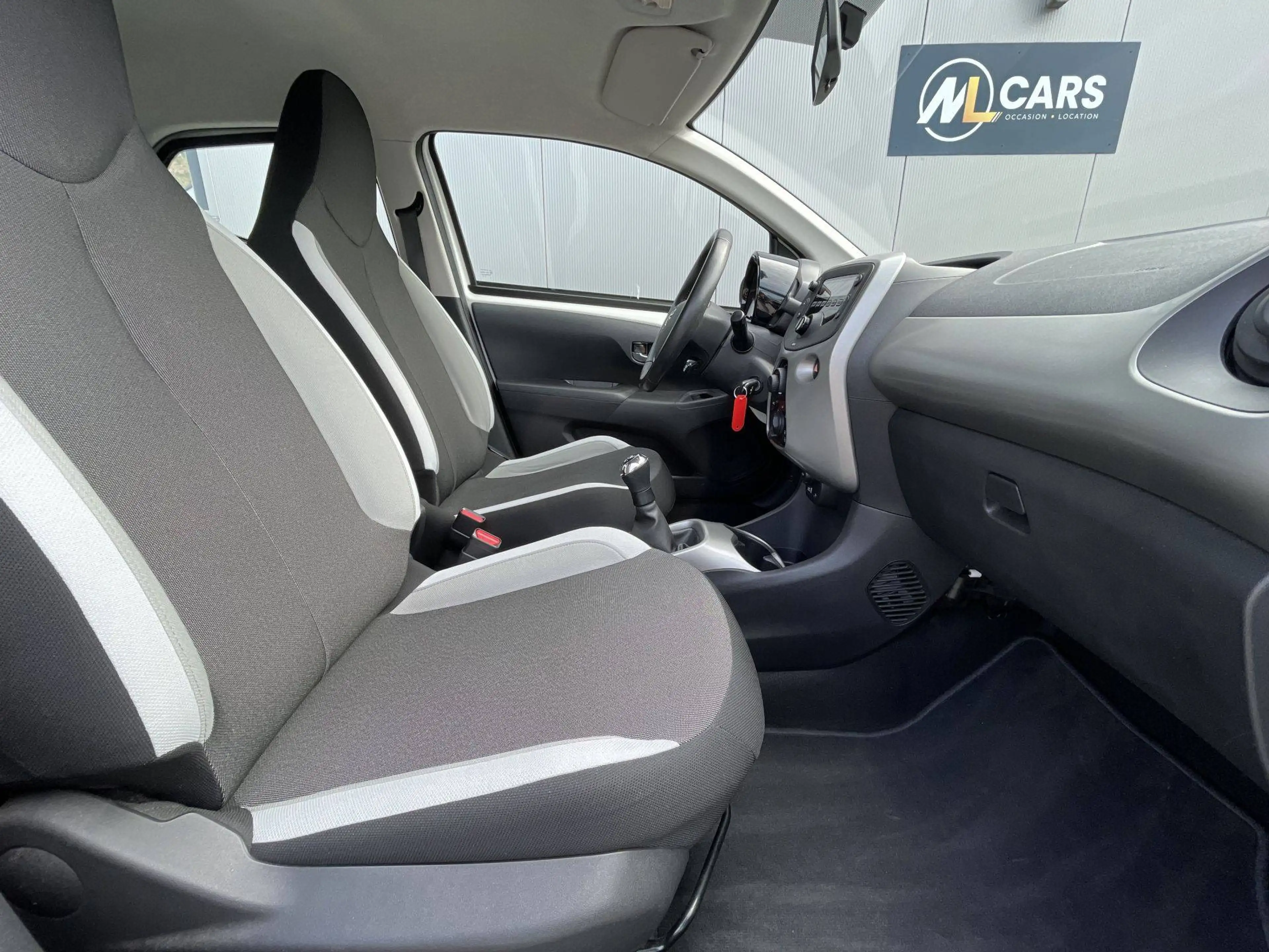Toyota Aygo 1.0X-PLAY 5 PORTES — photo 11