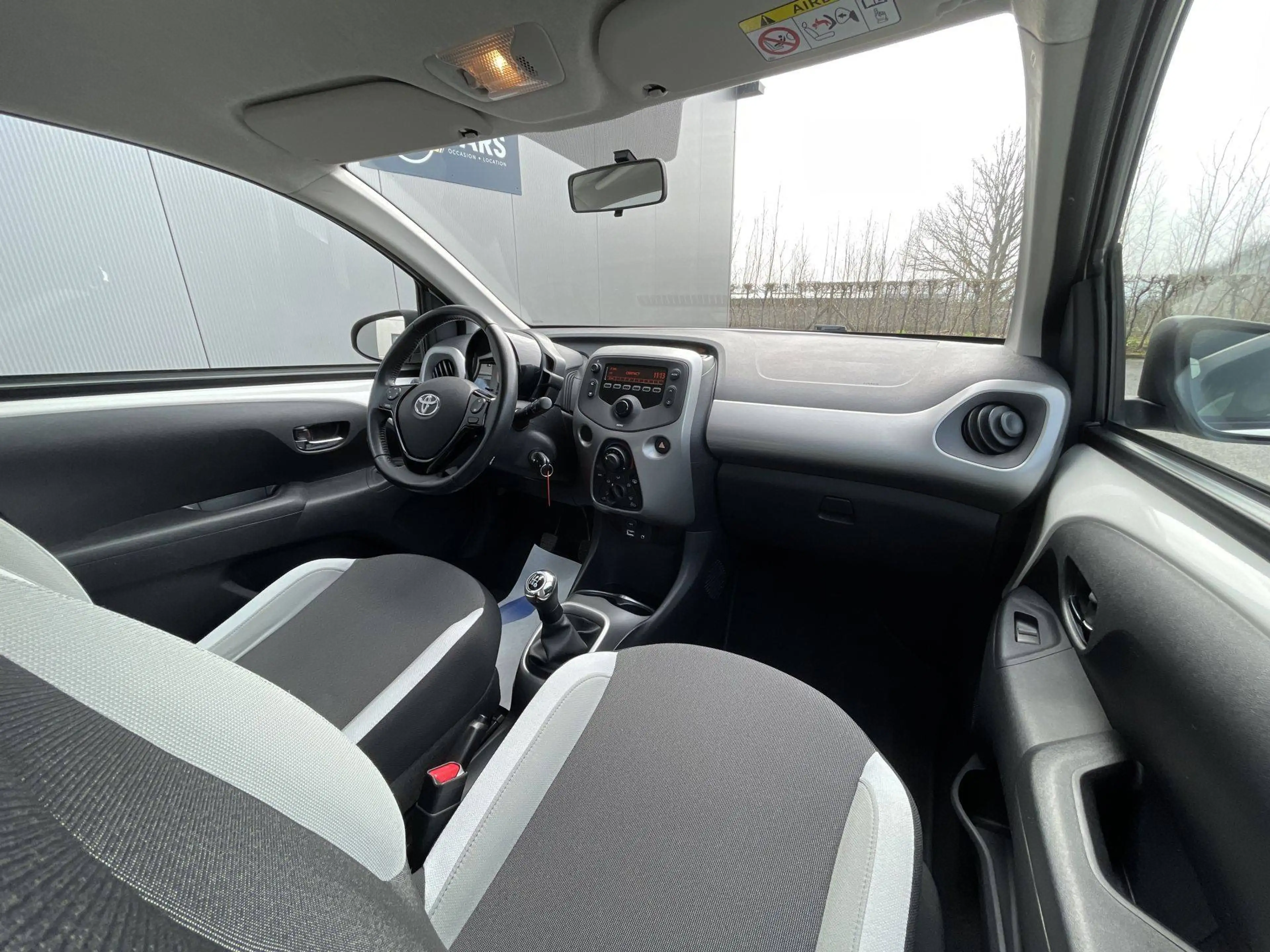 Toyota Aygo 1.0X-PLAY 5 PORTES — photo 12