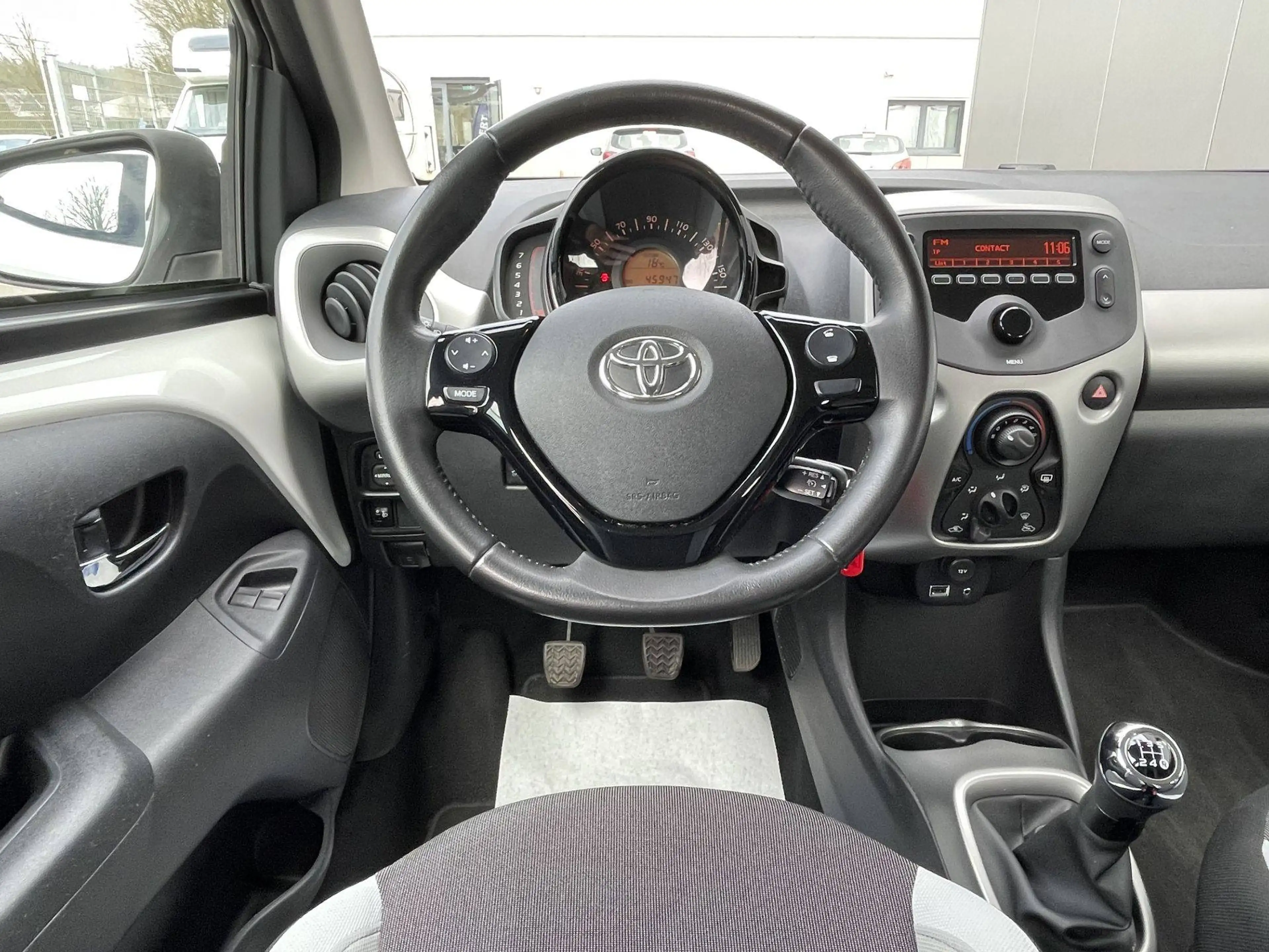 Toyota Aygo 1.0X-PLAY 5 PORTES — photo 15