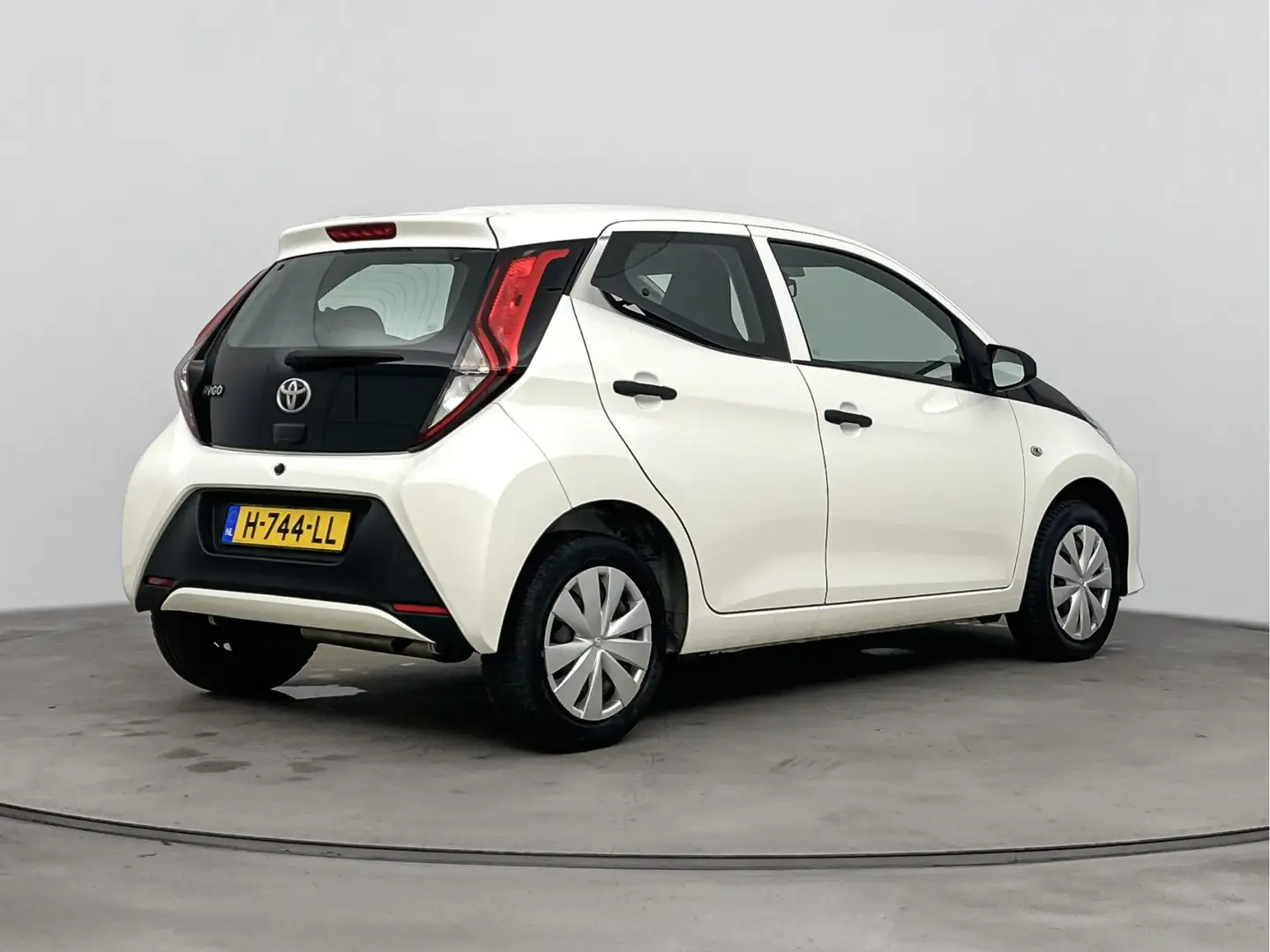 Toyota Aygo 1.0 VVT-i x-fun | Airco | Bluetooth |  CPV | Blanc - 2