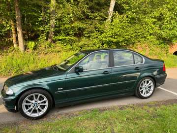 323i