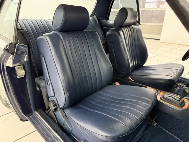 Mercedes-Benz 230 view 9