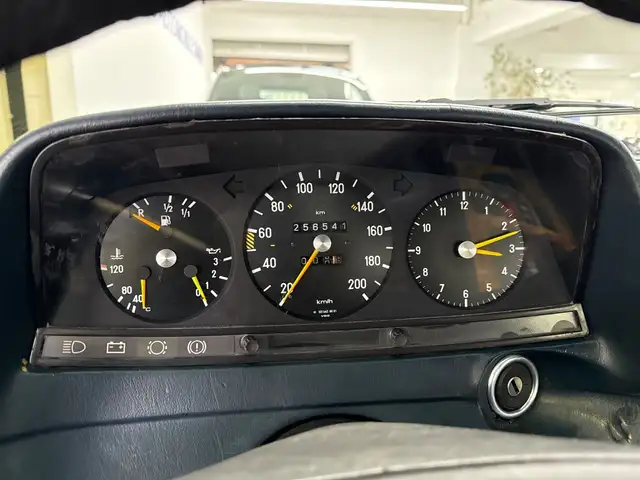 Mercedes-Benz 230 view 14