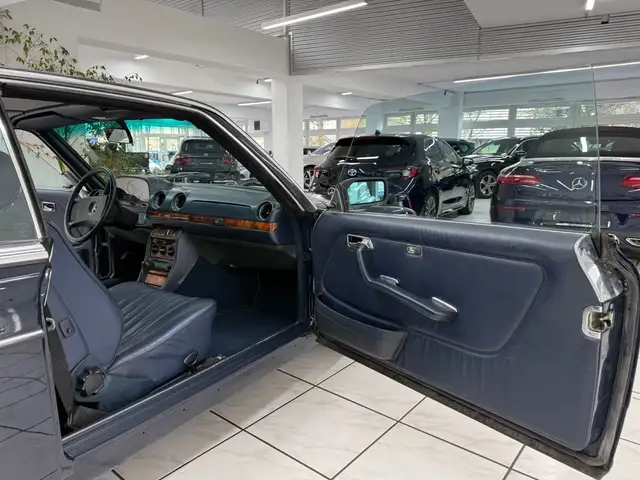 Mercedes-Benz 230 view 7