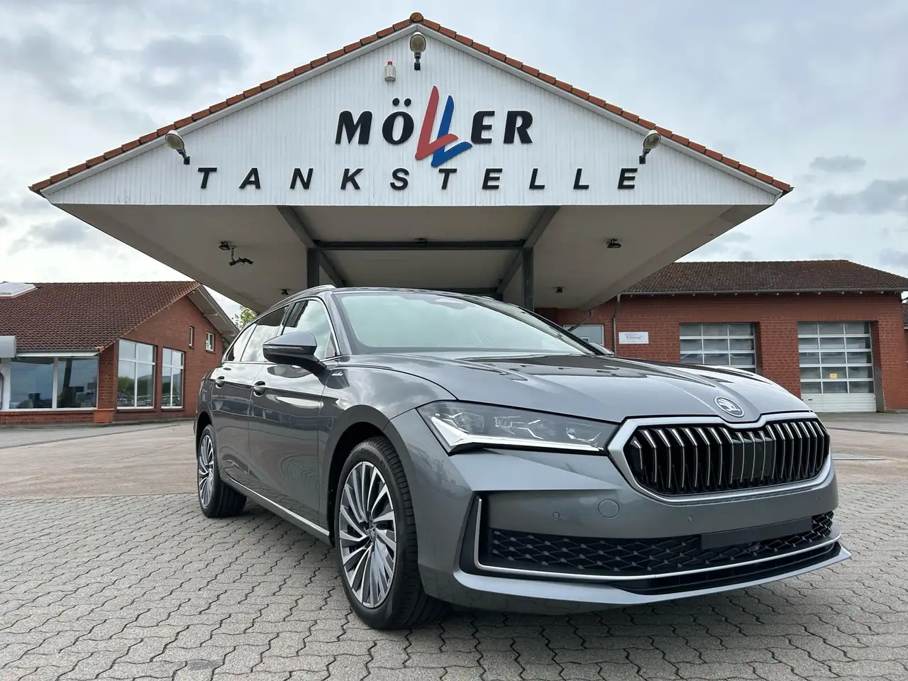 Skoda Superb Combi L&K 2.0 TDI DSG 4x4 / 5 J. Garantie
