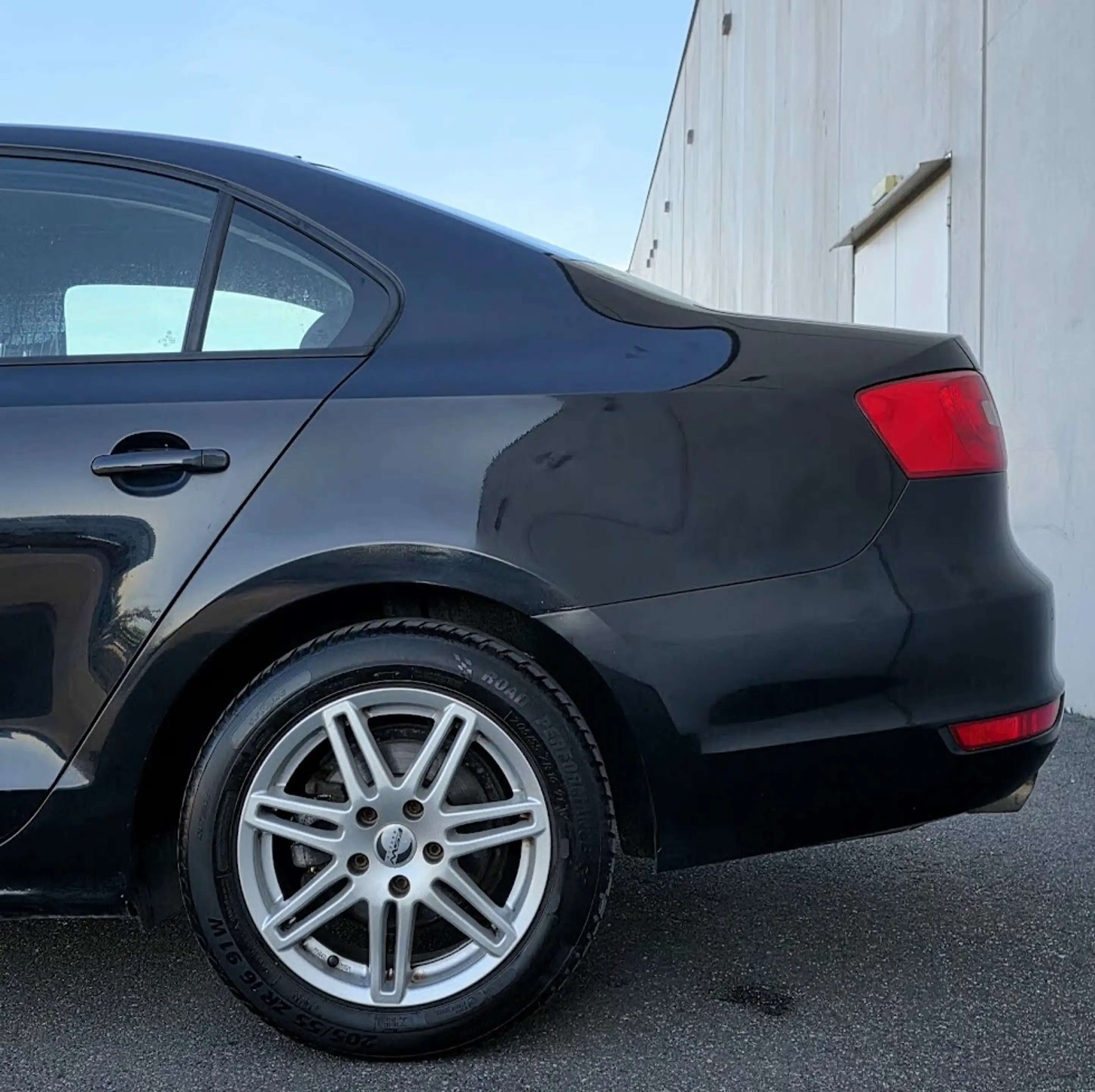 Volkswagen Jetta Comfortline 1,6 TDI BMT DPF — photo 12