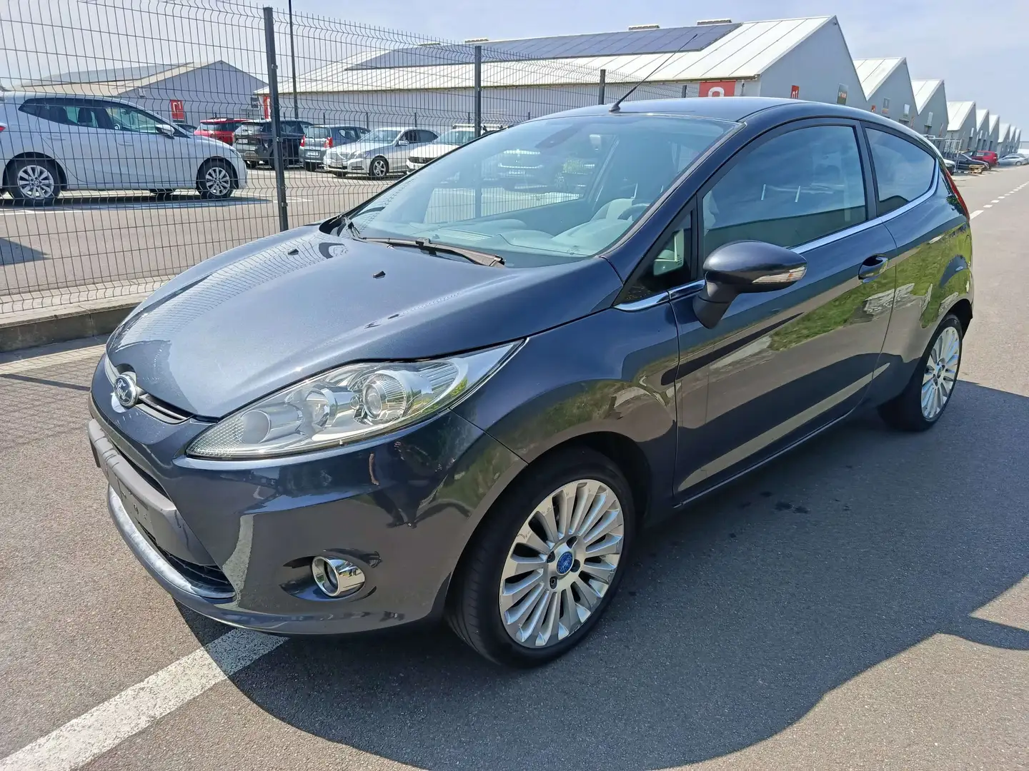 Ford Fiesta 1.4 TDCi Titanium Airco Gris - 1