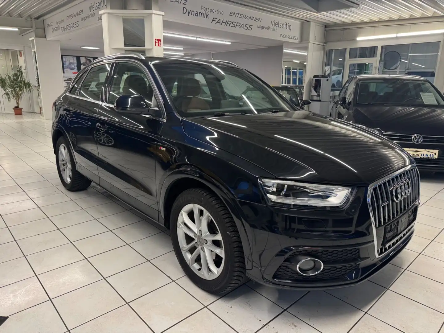 Audi Q3 2.0 TFSI quattro,S-Line,Automatik,Leder,Xenon Schwarz - 1