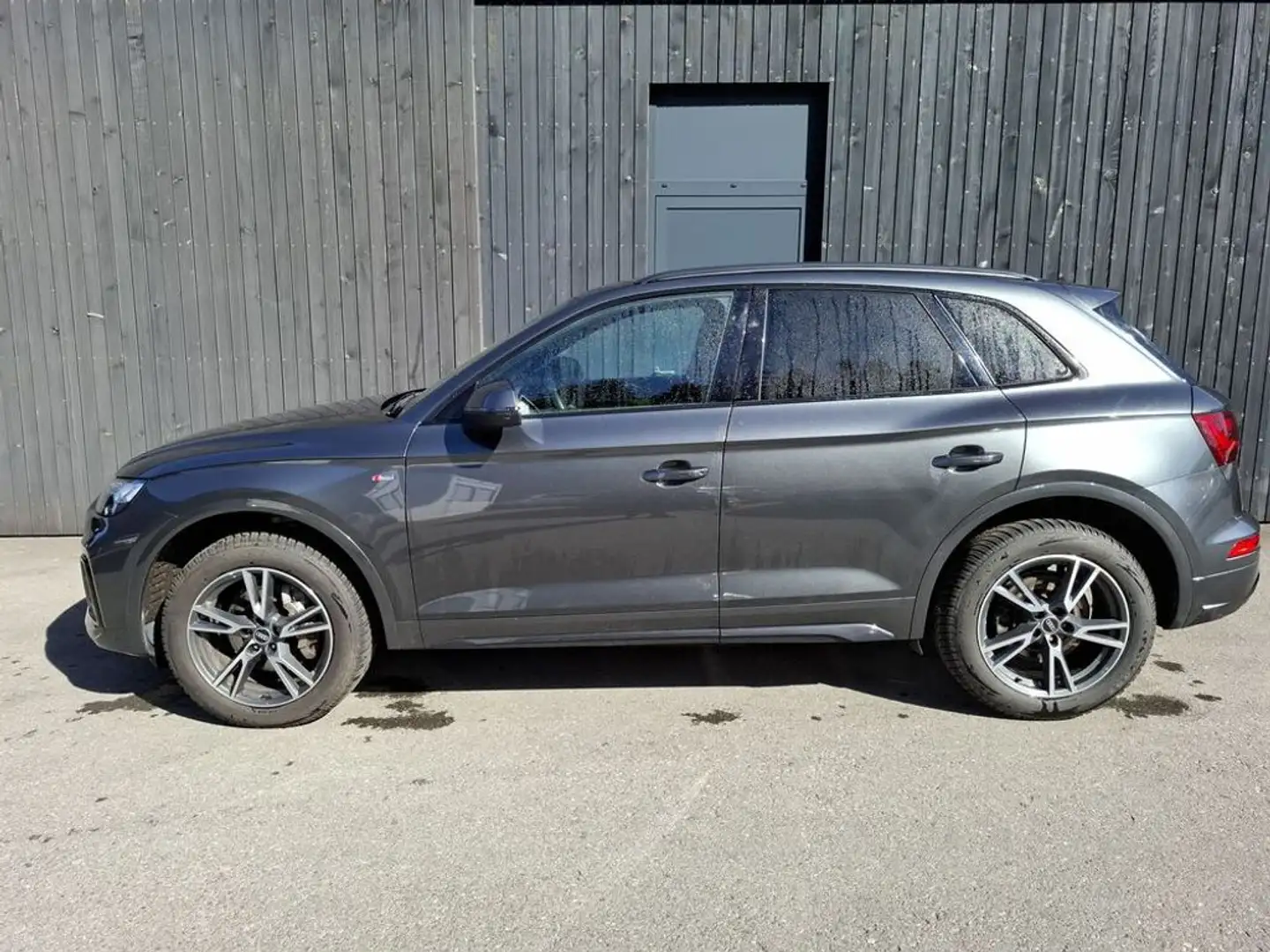Audi Q5 40 TDI quattro intense S line Grau - 2