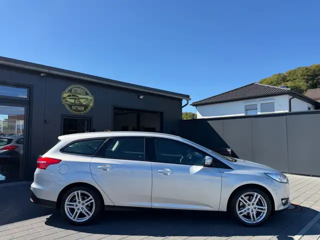 Ford Focus view 8
