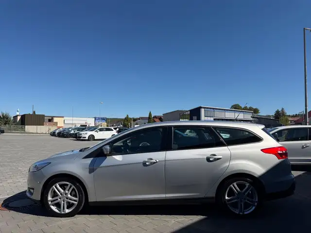 Ford Focus view 4