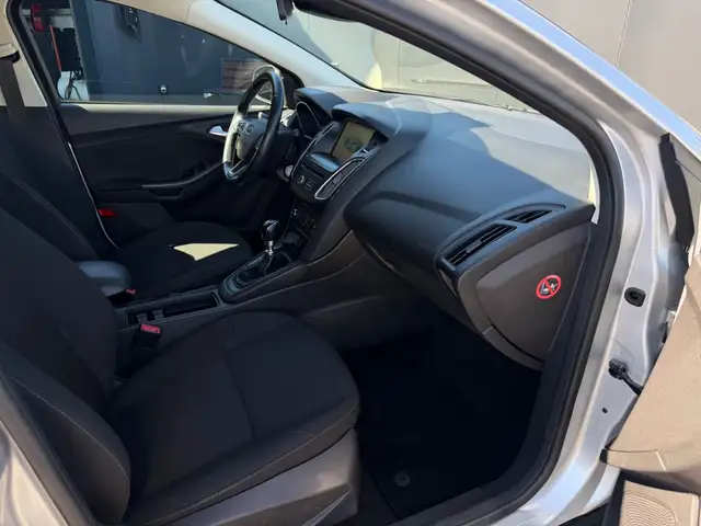 Ford Focus view 13