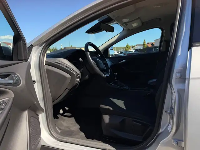 Ford Focus view 9