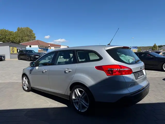 Ford Focus view 5