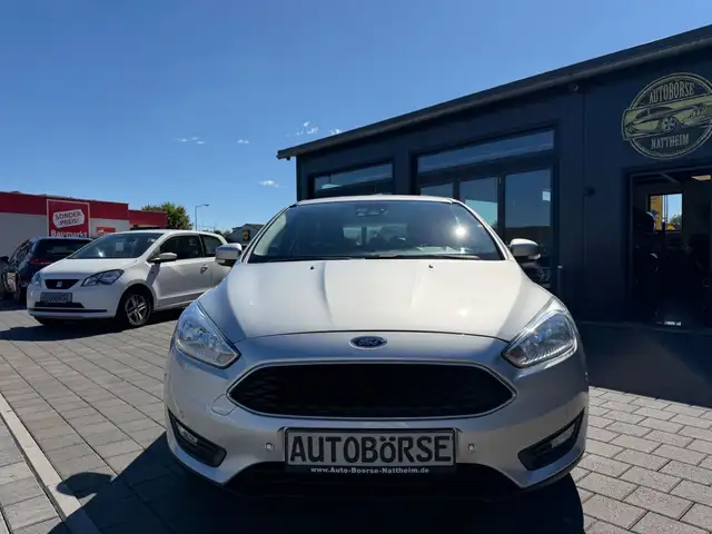 Ford Focus view 2