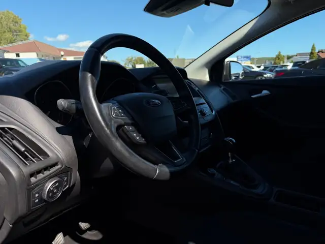 Ford Focus view 10