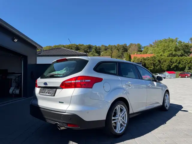 Ford Focus view 7