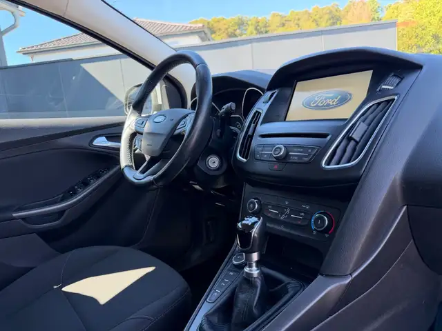 Ford Focus view 14