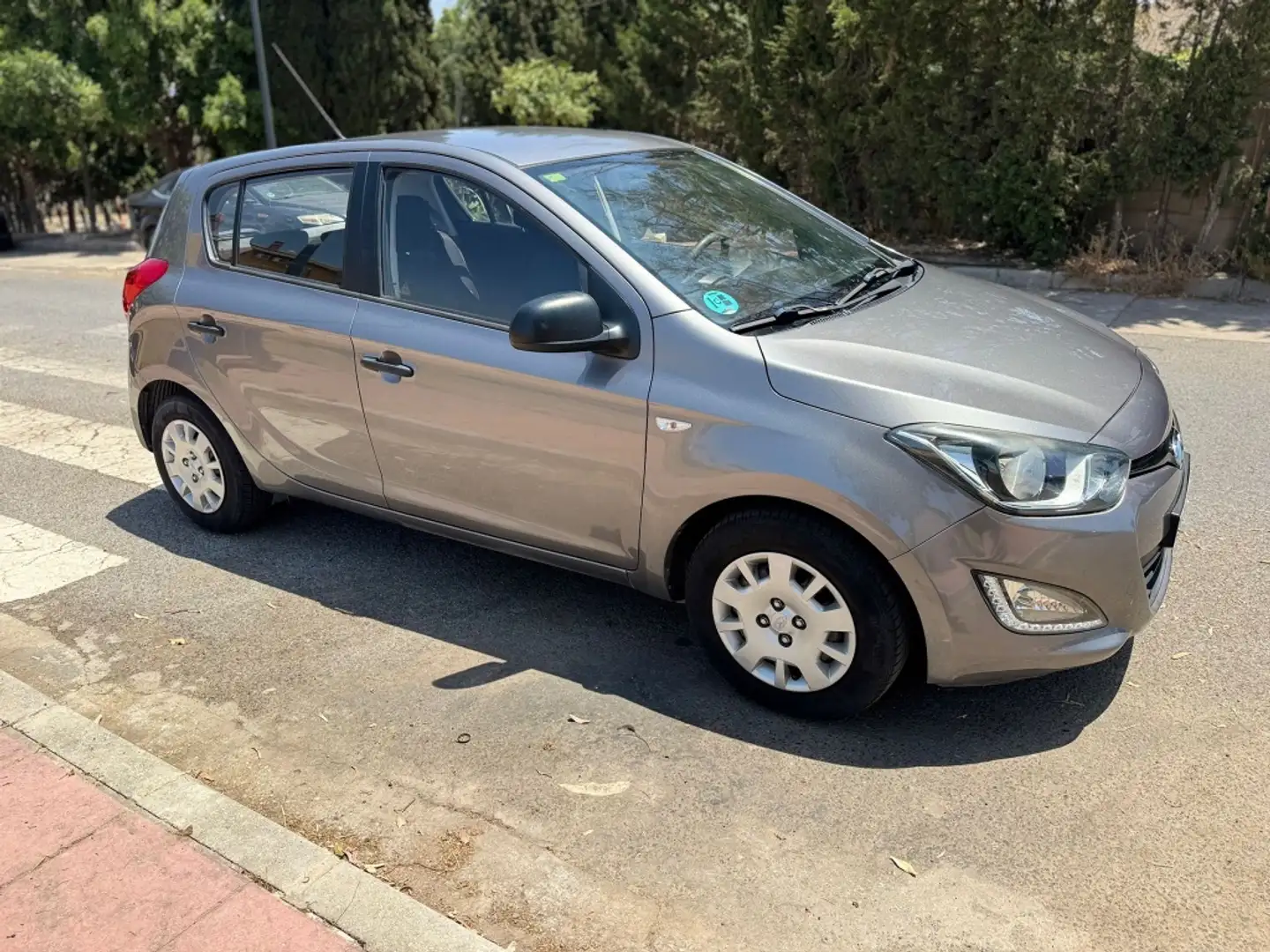 Hyundai i20 1.2i City Gris - 2