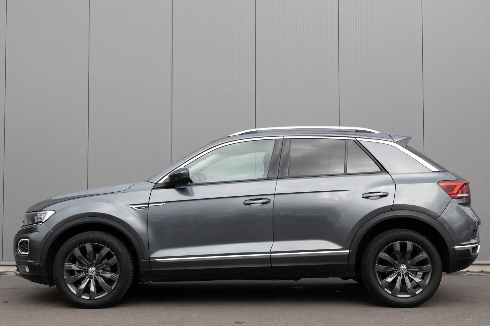 Volkswagen T-Roc 1.5 TSI | 2X R-Line | PANO | CAMERA Grau - 2