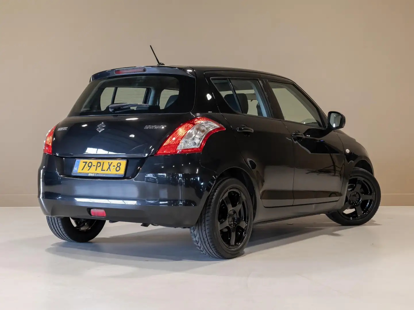 Suzuki Swift 1.2 Comfort EASSS / 94pk / Stoelverwarming / Zwart - 2