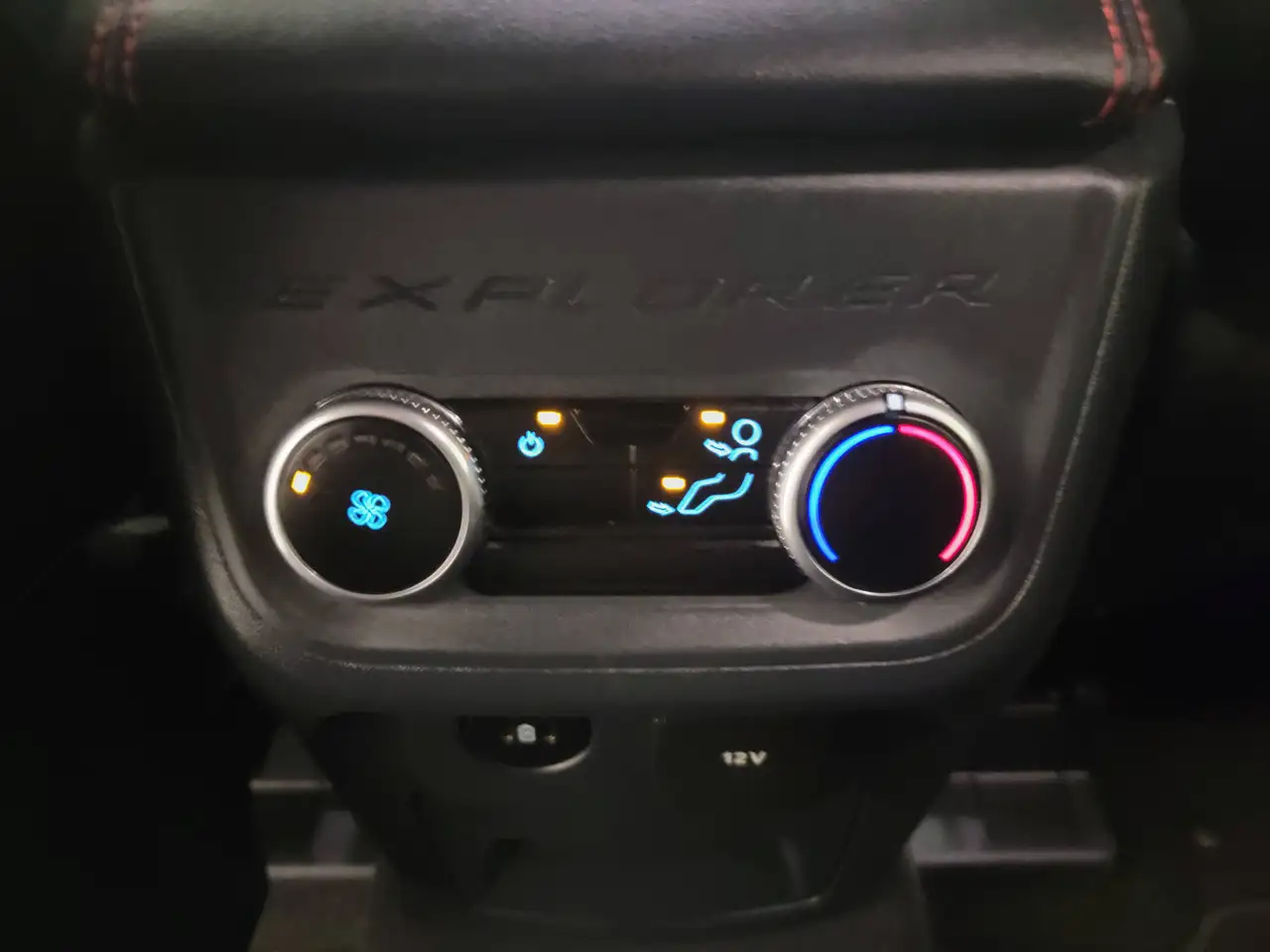 Ford Explorer снимка Ford Explorer